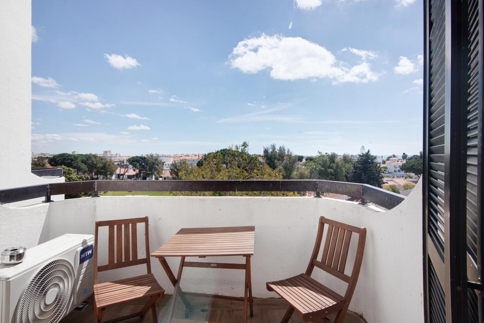 Lovely And New In Oura Apartamento